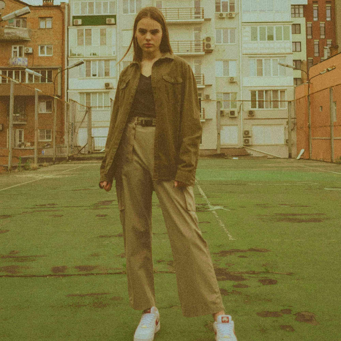 How to style the women's workwear trend with vintage clothing and utility-inspired fashion