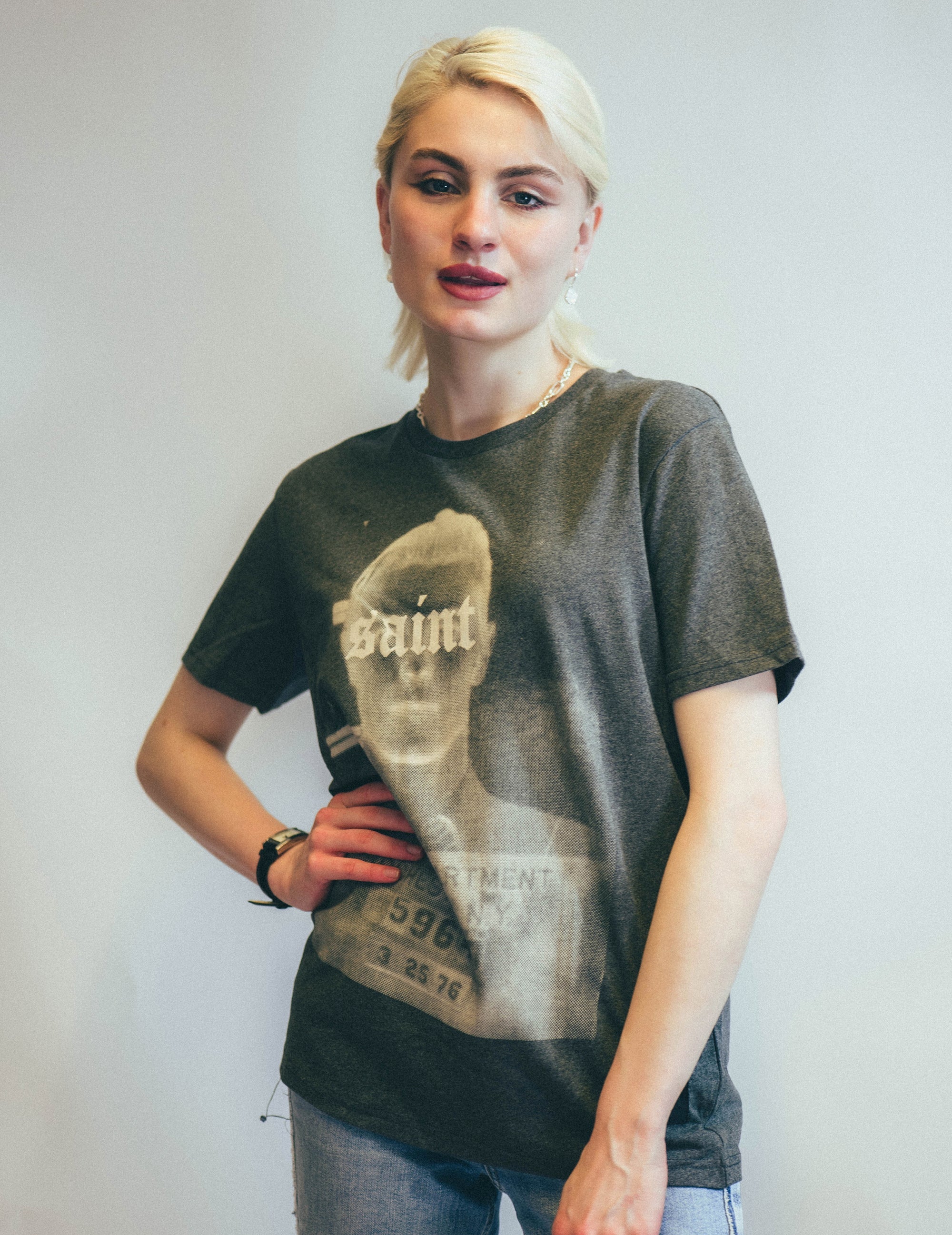 'Saint' T-Shirt in Grey