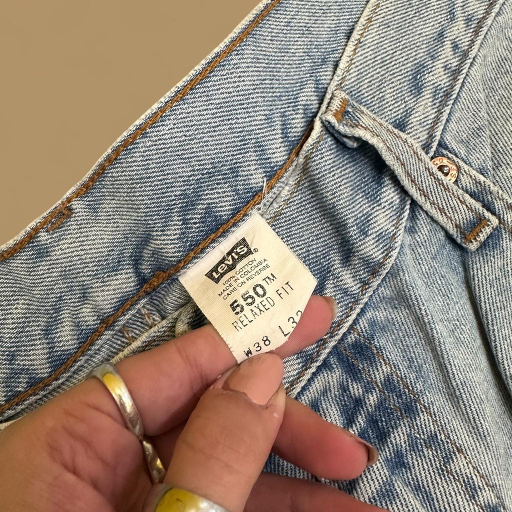 Vintage Levi&#39;s 550 Relaxed Straight Leg Jeans Light Blue W38 L32