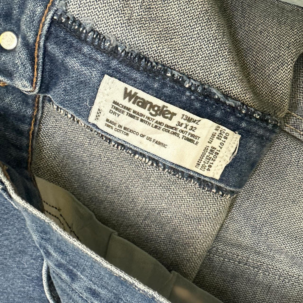 Vintage Wrangler USA Raw Hem Cropped Jeans Mid Blue W38 L23