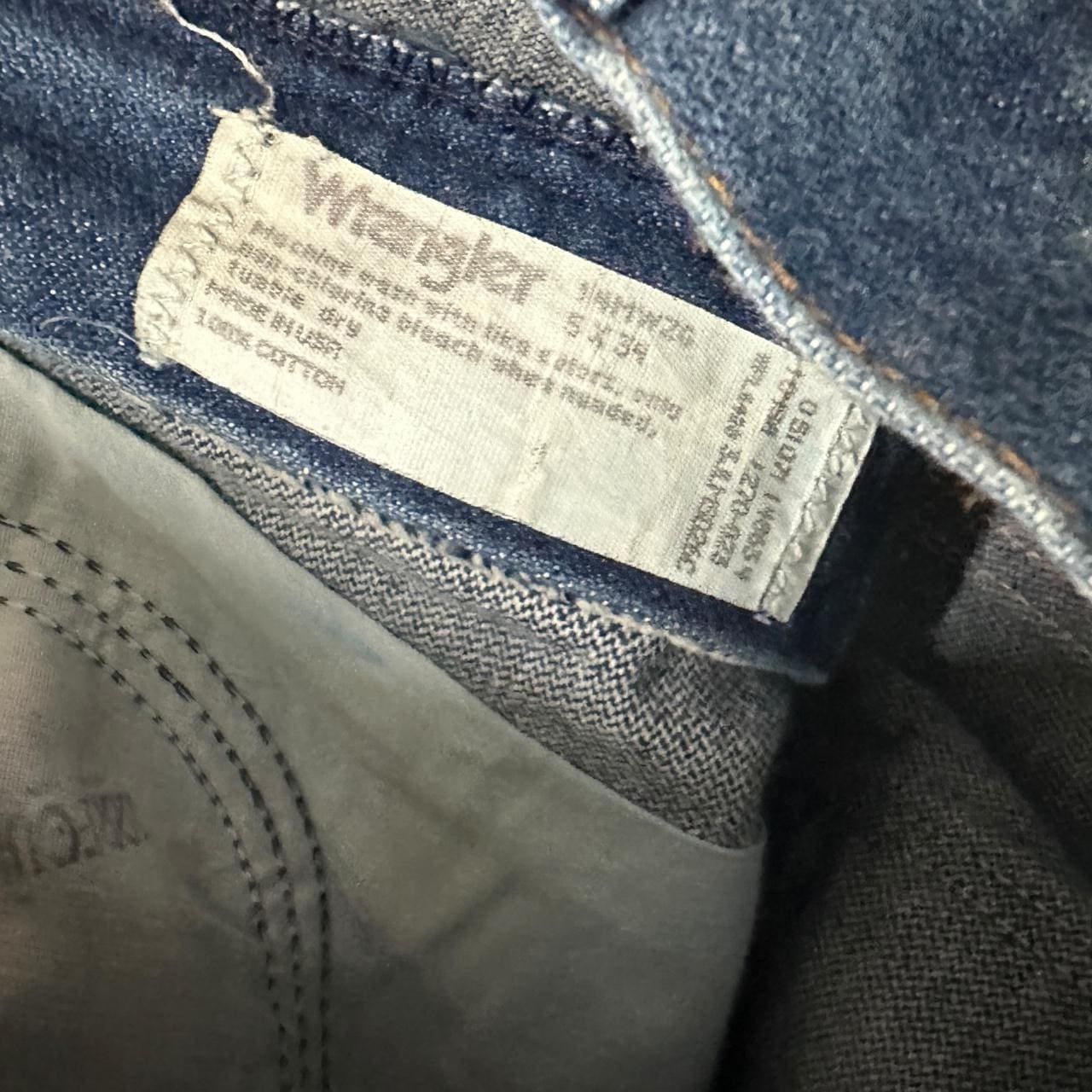 Vintage Wrangler USA Made Straight Leg Boyfriend/Mom Jeans Dark Blue W26 L34