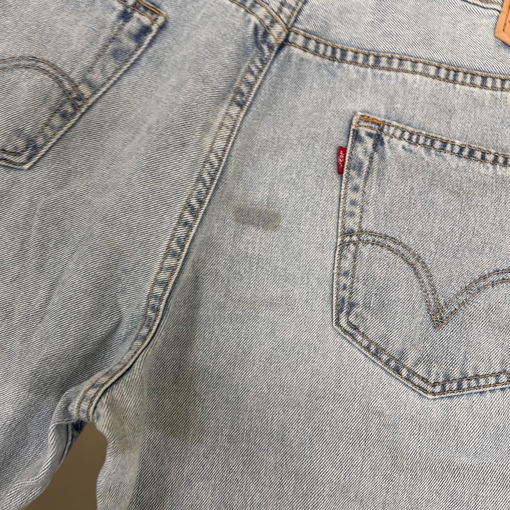 Vintage Levi&#39;s 550 Relaxed Straight Leg Jeans Light Blue W36 L30