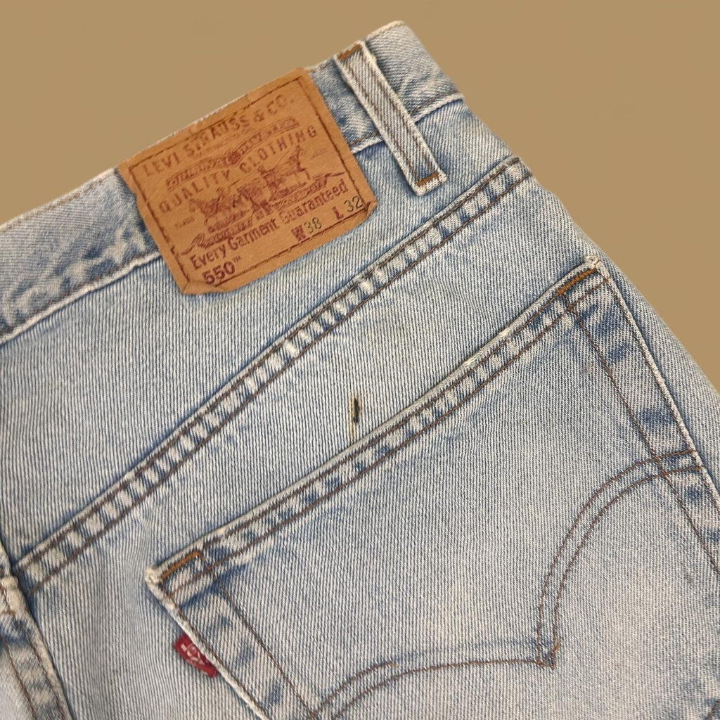 Vintage Levi&#39;s 550 Relaxed Straight Leg Jeans Light Blue W38 L32