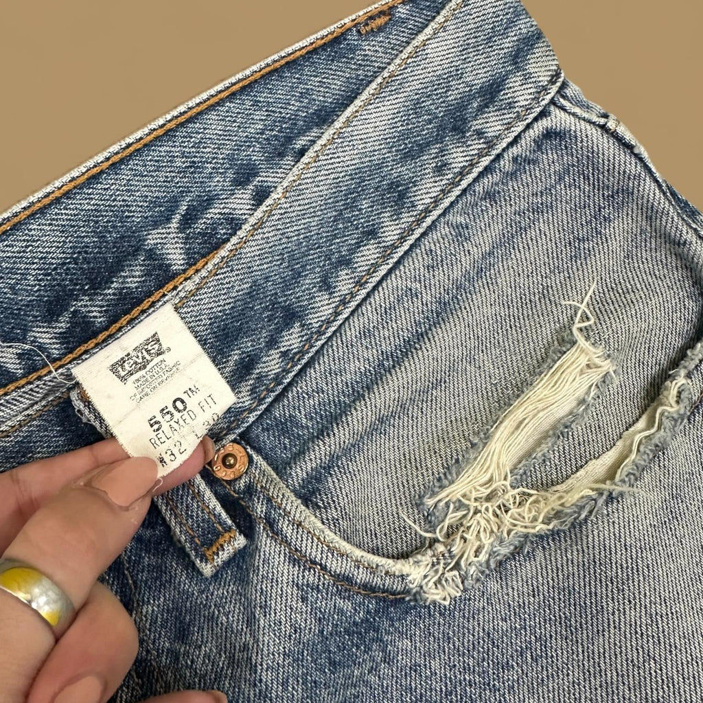 Vintage Levi&#39;s 550 Distressed Relaxed Straight Leg Jeans Mid Blue W32 L30