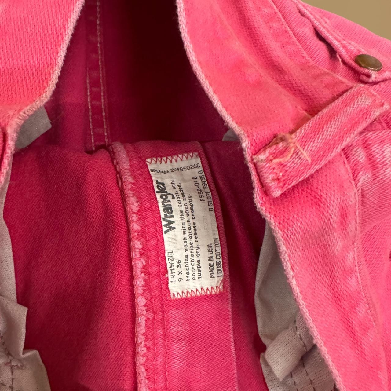 Vintage Wrangler USA Made Straight Leg Boyfriend/Mom Jeans Bright Pink W27 L36