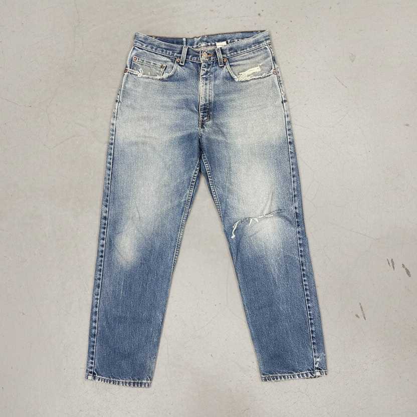 Vintage Distressed Levi's 550 USA Relaxed Fit Jeans Mid Blue W32 L30