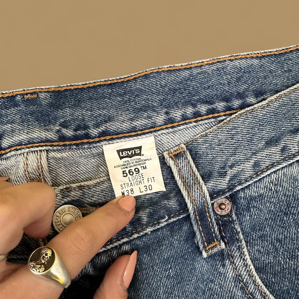 Vintage Levi&#39;s 569 Relaxed Straight Leg Raw Hem Cropped Jeans Mid Blue W38 L26