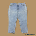 Vintage 90s Lee Tapered Leg Mom Jeans Light Blue W44 L30