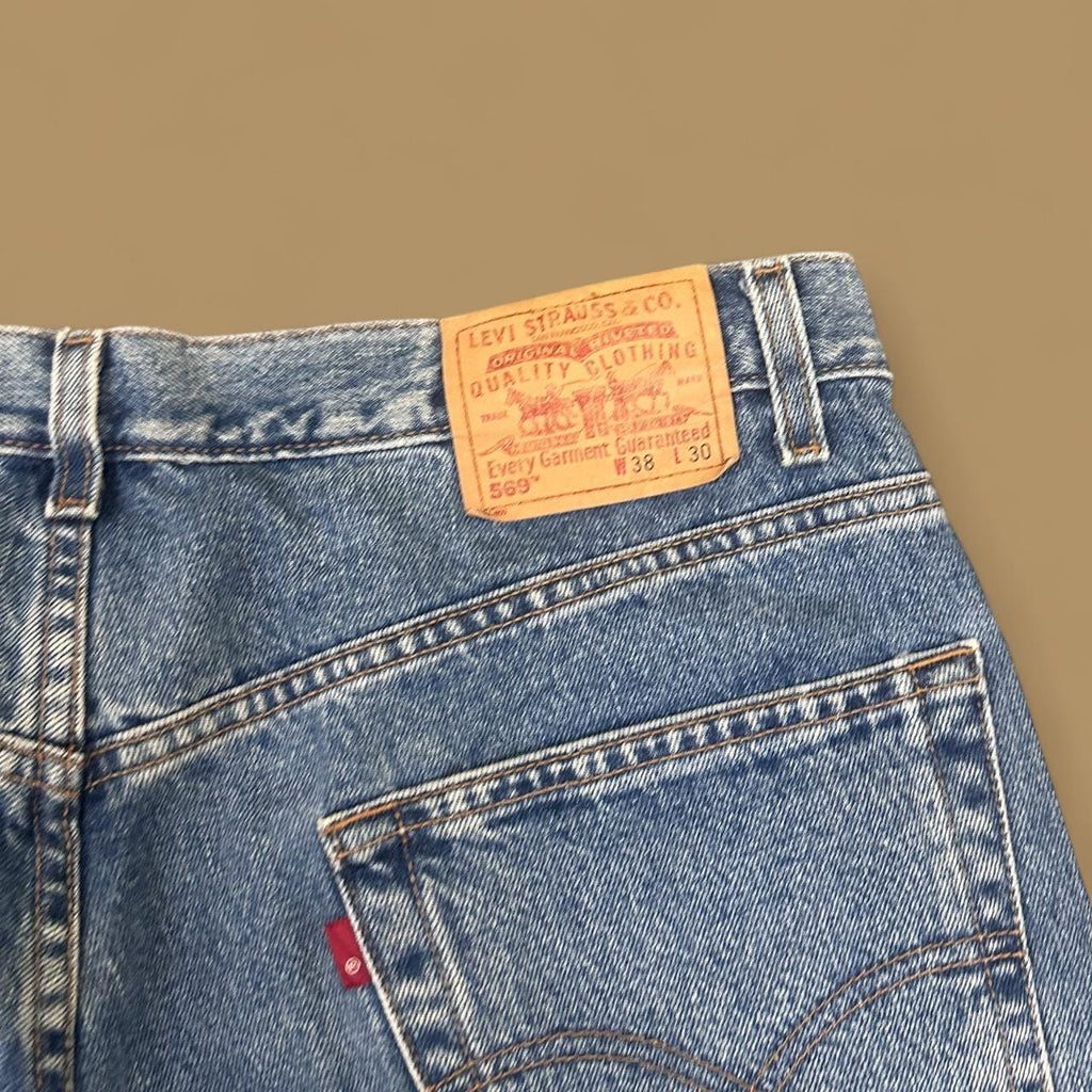 Vintage Levi&#39;s 569 Relaxed Straight Leg Raw Hem Cropped Jeans Mid Blue W38 L26
