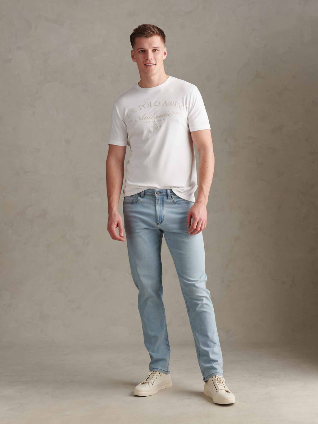 Mens Classic Fit Jean Mid Wash