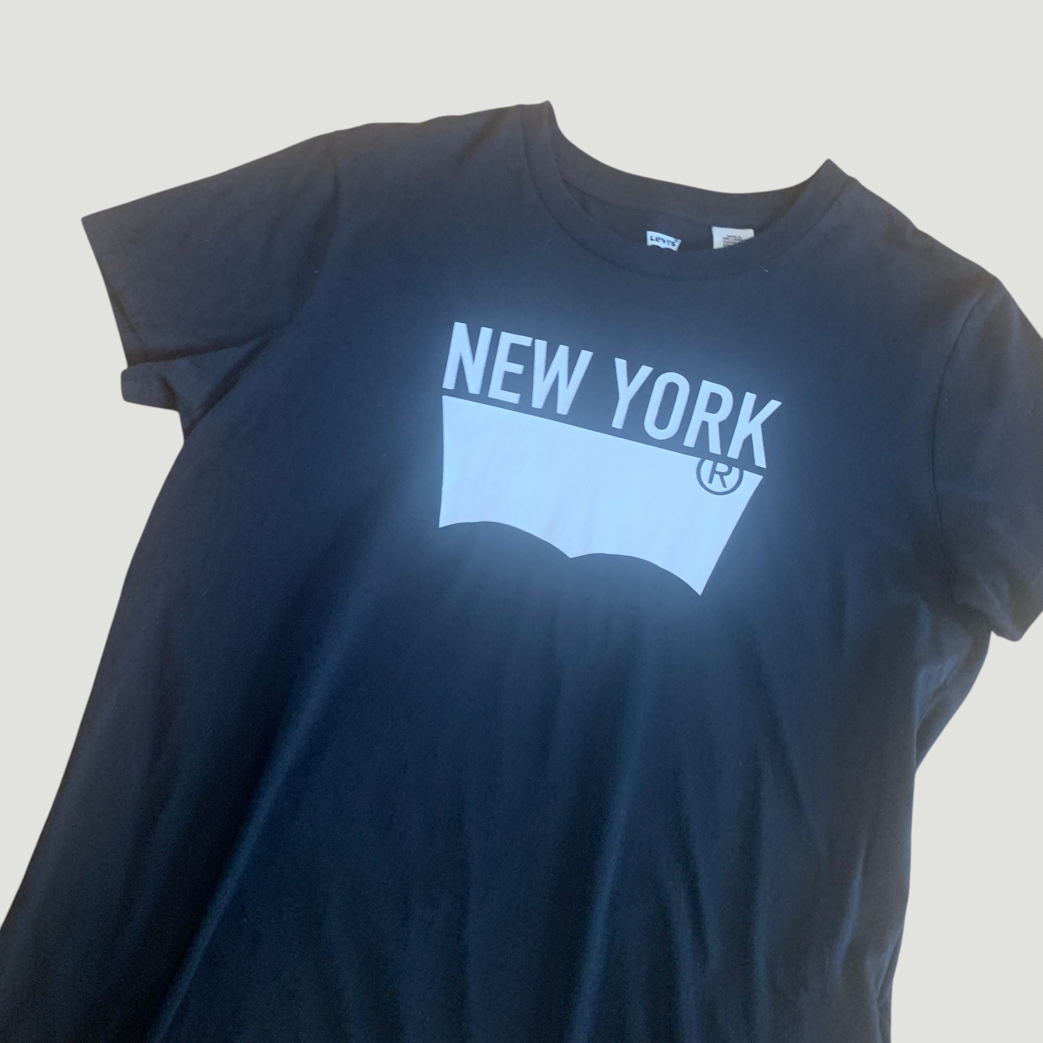 Preloved Womens Levi's New York Print T-Shirt Black Medium