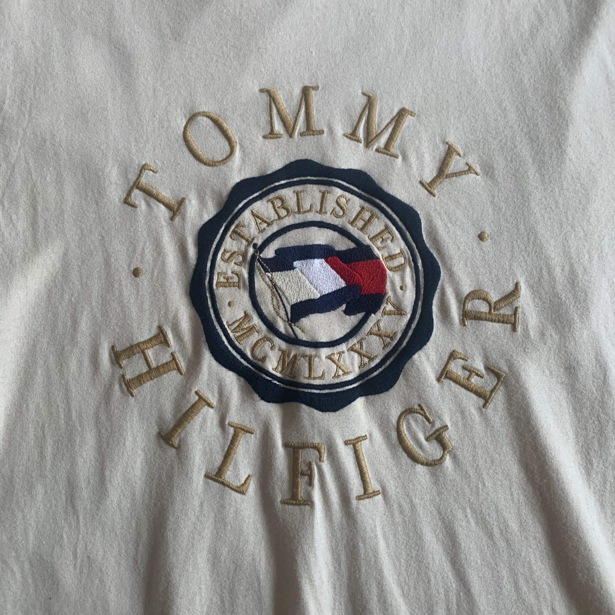 Preloved Tommy Hilfiger Embroidered Logo T-Shirt Cream XL