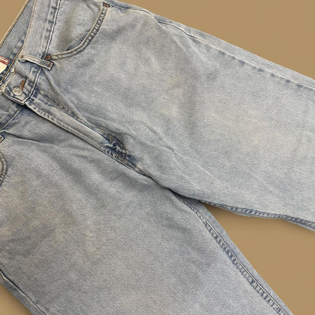 Vintage Levi&#39;s 550 Relaxed Straight Leg Jeans Light Blue W36 L30